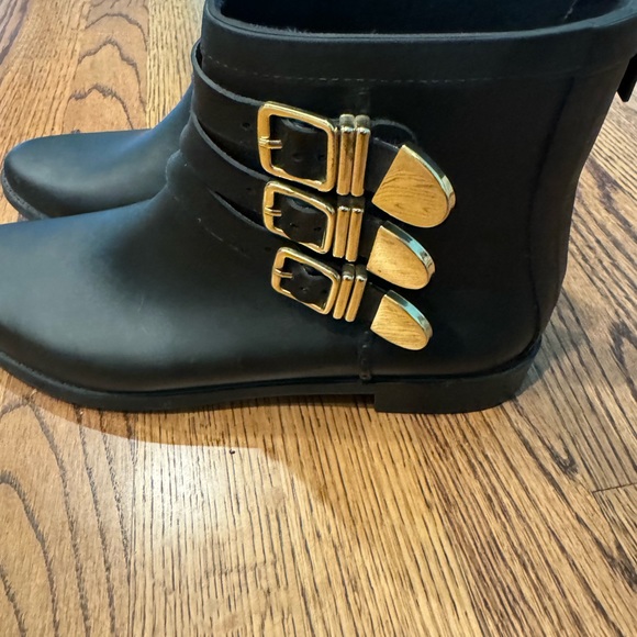 Fenton Rain Bootie in Black & Gold
Loeffler Randall size 9 - Picture 4 of 8